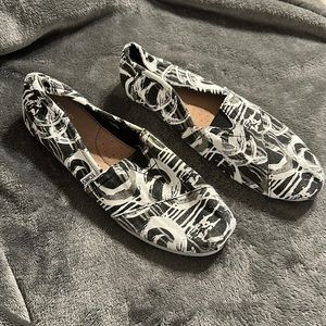Toms slip ons